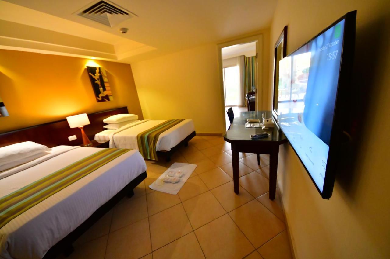 Xperience Kiroseiz Aquapark Premier-Naama Bay Hotel Sharm el-Sheikh Exterior foto A room at the hotel